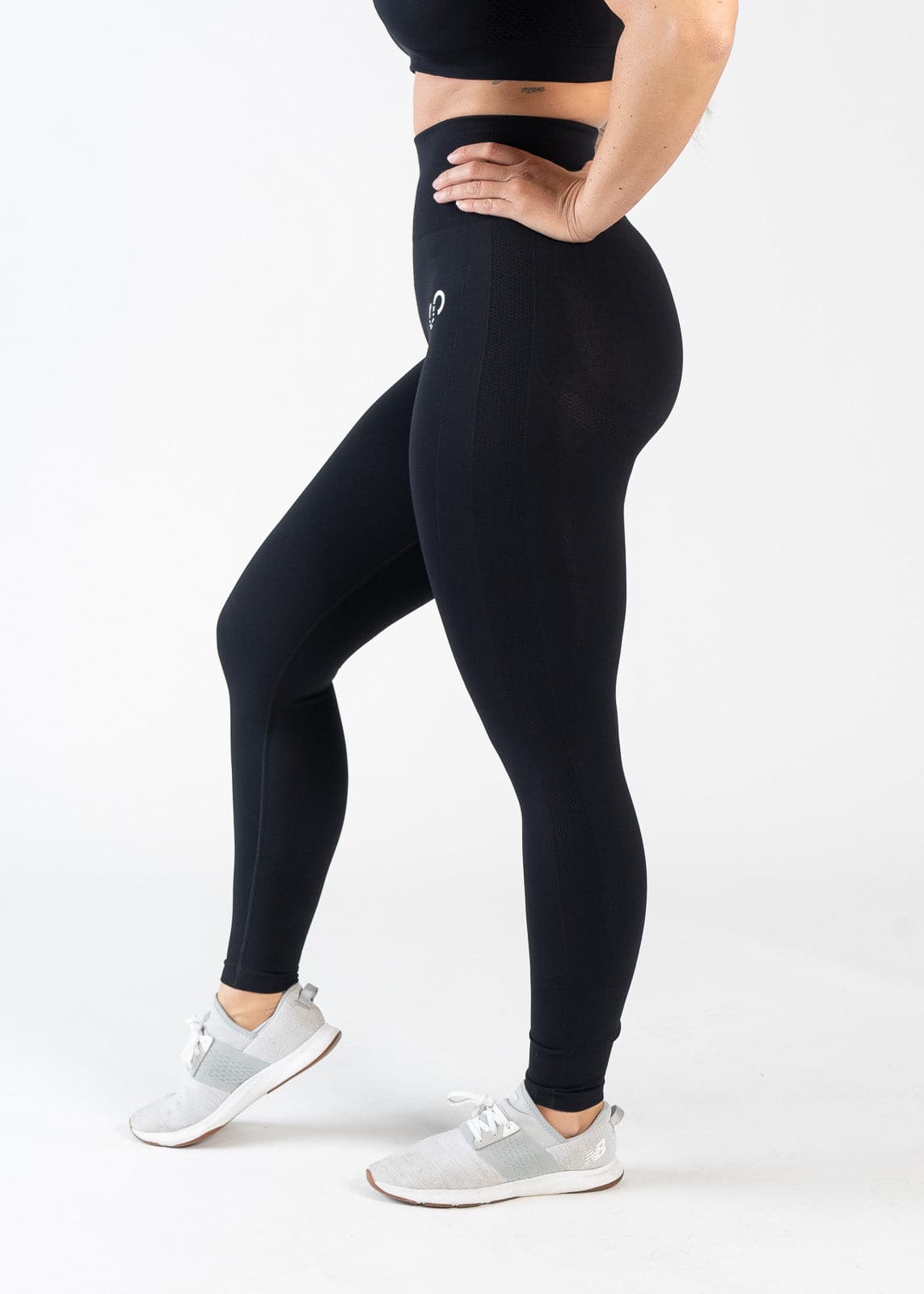 Leggings that store accentuate curves